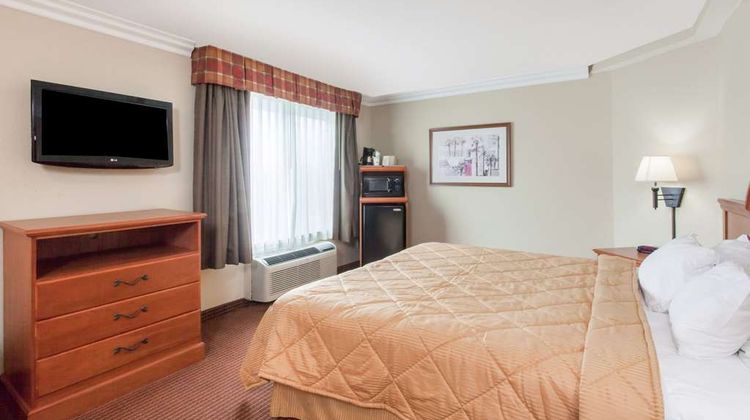Days Inn by Wyndham Carlsbad Hotel Room
