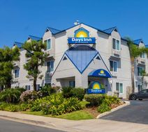 Days Inn by Wyndham Carlsbad Hotel Exterior