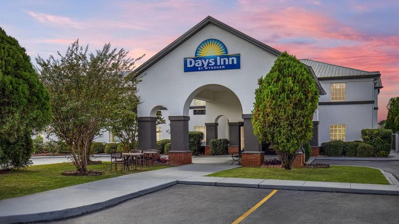 <b>Days Inn Lincoln Exterior</b>. Images powered by <a href="https://iceportal.shijigroup.com/" title="IcePortal" target="_blank">IcePortal</a>.