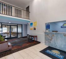 Days Inn Lincoln Lobby