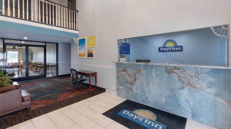 Days Inn Lincoln Lobby