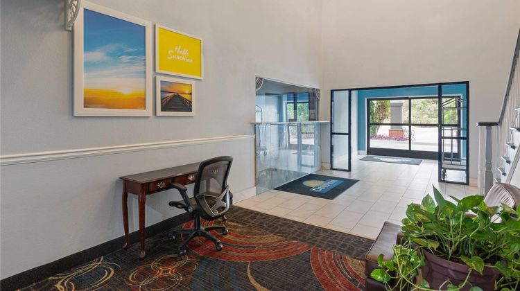 Days Inn Lincoln Lobby