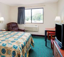 Super 8 Omaha Eppley Airport/Carter Lake Room