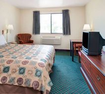 Super 8 Omaha Eppley Airport/Carter Lake Room
