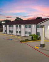 Super 8 Waxahachie