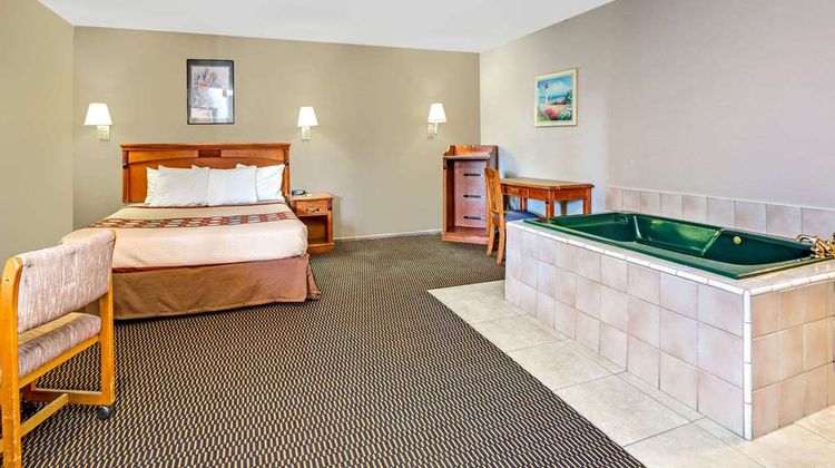 Super 8 Upland Ontario Suite