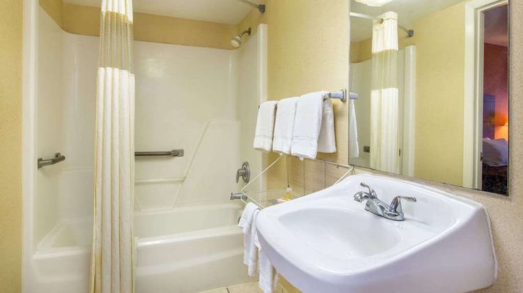Days Inn Lake City I-10 Room