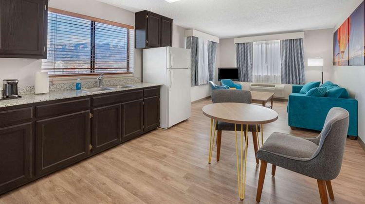 Days Inn Bernalillo Room