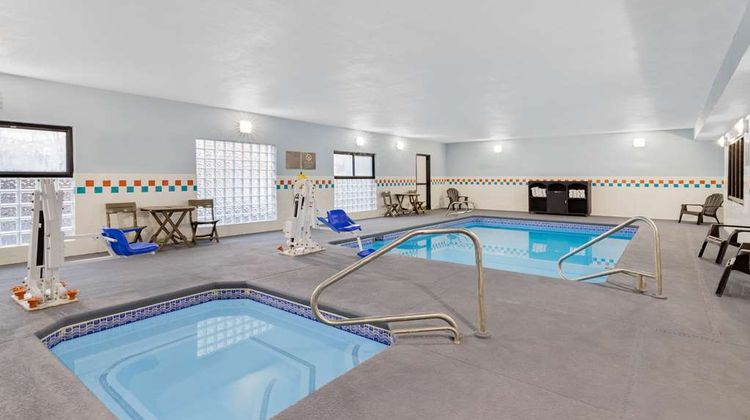 Days Inn Bernalillo Pool