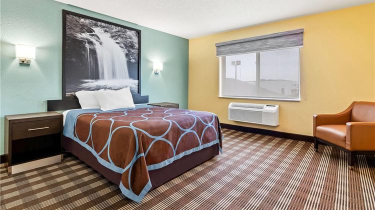 Super 8 Osseo Suite