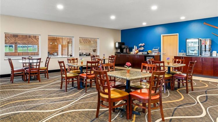 Super 8 Osseo Restaurant
