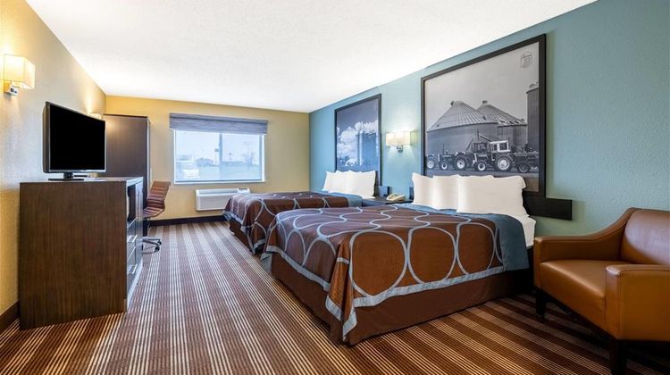 Super 8 Osseo Room