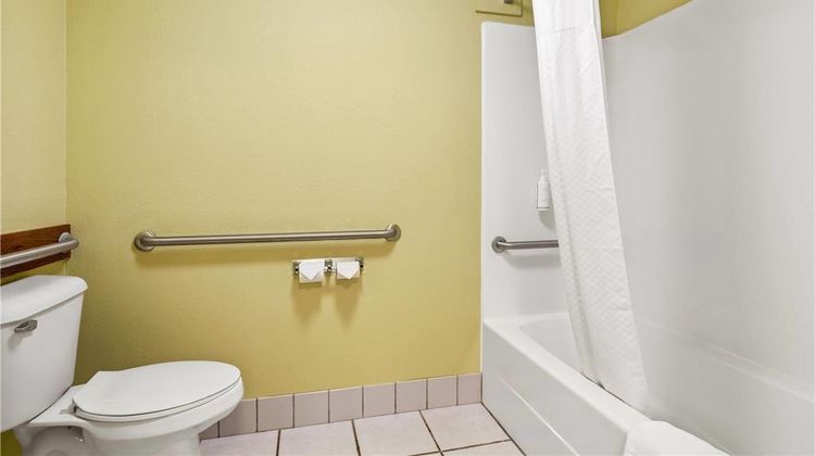 Super 8 Osseo Room