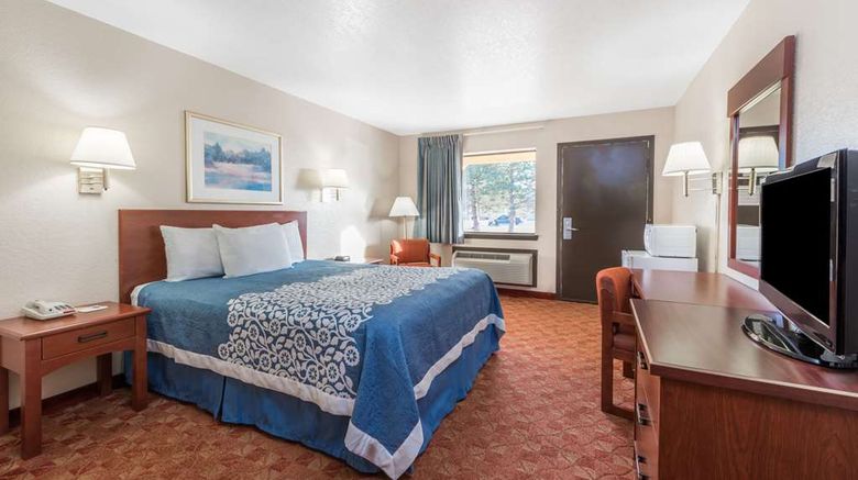 <b>Days Inn Russell Room</b>. Images powered by <a href="https://iceportal.shijigroup.com/" title="IcePortal" target="_blank">IcePortal</a>.