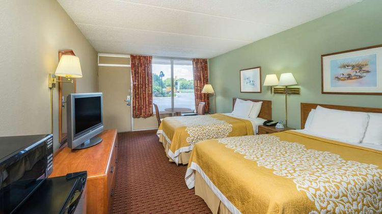 Days Inn Hurricane Mills Room