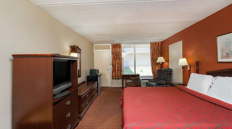 Days Inn Hurricane Mills Room