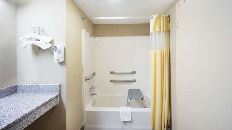 Days Inn Hurricane Mills Room