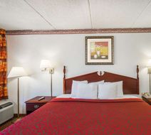Days Inn Hurricane Mills Room