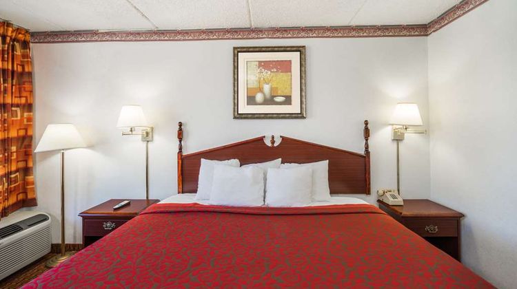 Days Inn Hurricane Mills Room