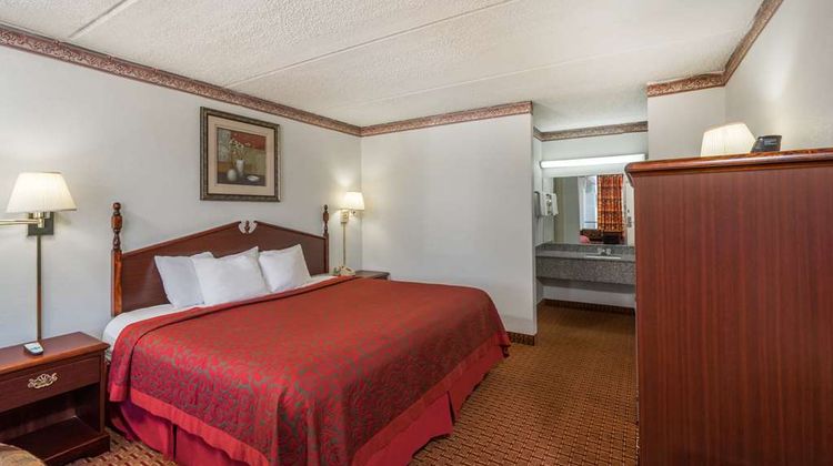 Days Inn Hurricane Mills Room