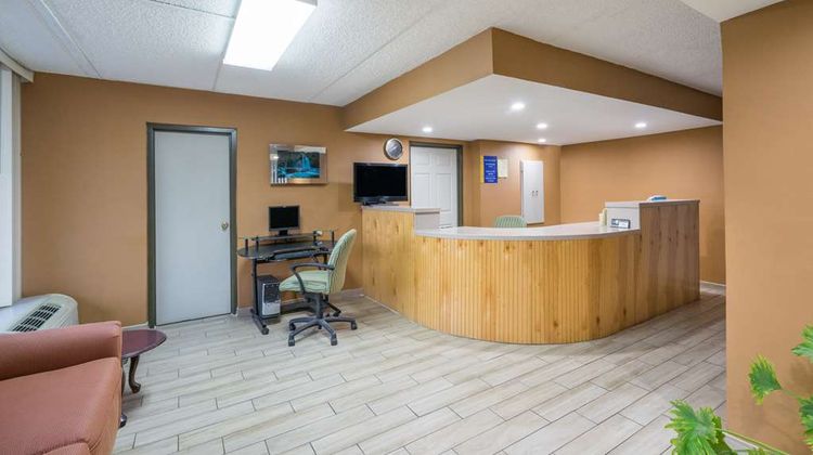 Days Inn Hurricane Mills Lobby