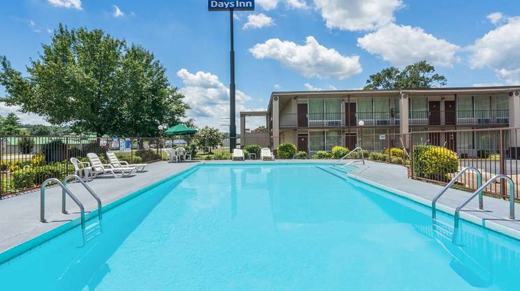 Days Inn Hurricane Mills Pool