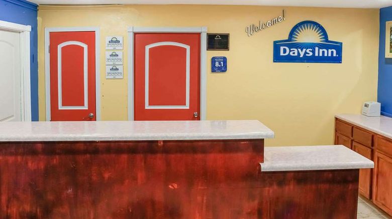 <b>Days Inn Bastrop Lobby</b>. Images powered by <a href="https://iceportal.shijigroup.com/" title="IcePortal" target="_blank">IcePortal</a>.
