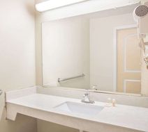 Days Inn Bastrop Room