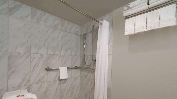 Baymont Inn & Suites Bremerton WA Room