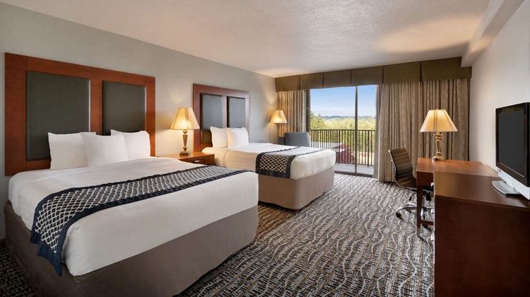 Baymont Inn & Suites Bremerton WA Room