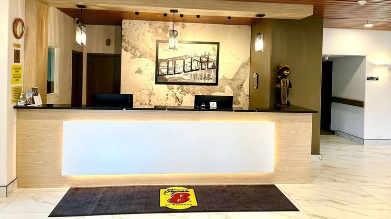 <b>Super 8 Hinton Lobby</b>. Images powered by <a href="https://iceportal.shijigroup.com/" title="IcePortal" target="_blank">IcePortal</a>.