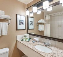 Wingate by Wyndham Edmonton West Room