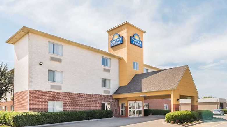 <b>Days Inn and Suites Dallas Exterior</b>. Images powered by <a href="https://iceportal.shijigroup.com/" title="IcePortal" target="_blank">IcePortal</a>.