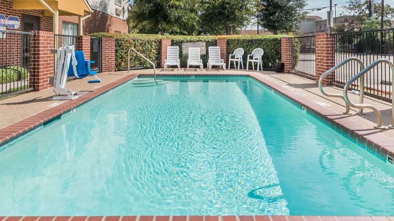 <b>Days Inn and Suites Dallas Pool</b>. Images powered by <a href="https://iceportal.shijigroup.com/" title="IcePortal" target="_blank">IcePortal</a>.