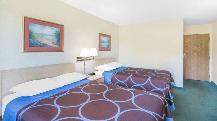 Super 8 Canandaigua Room