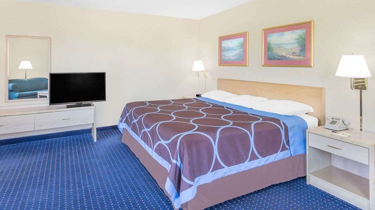 Super 8 Canandaigua Suite