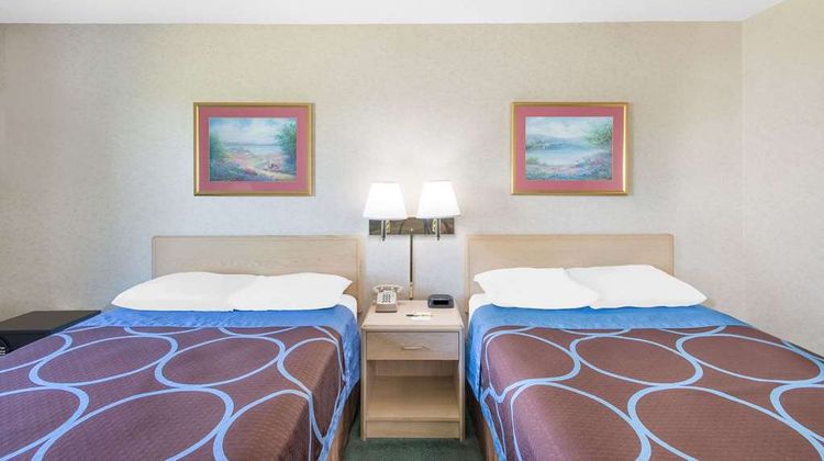 Super 8 Canandaigua Room