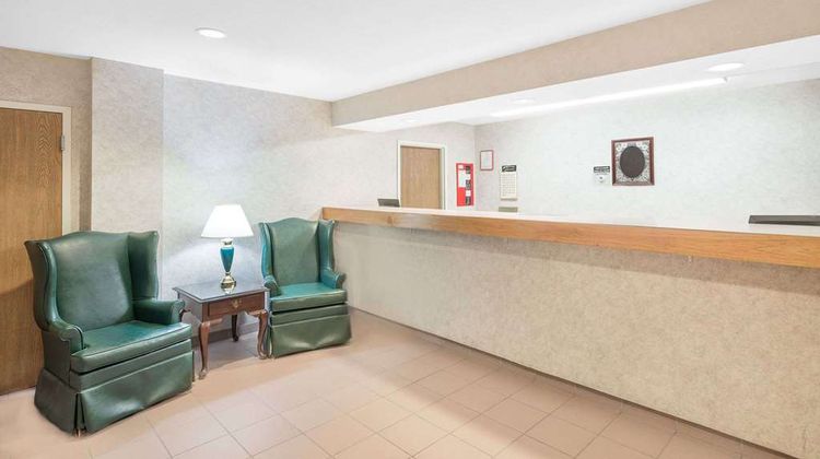 Super 8 Canandaigua Lobby