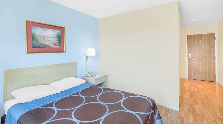 Super 8 Canandaigua Room