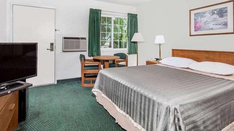Grants Pass Travelodge Room
