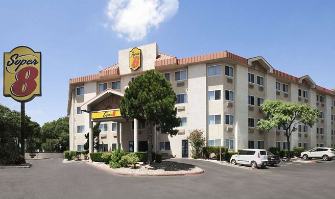 Super 8 Austin North/University Area Exterior