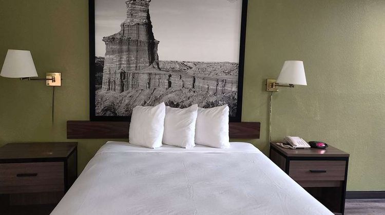 Super 8 Austin North/University Area Room