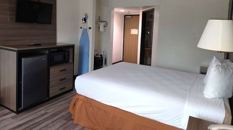 Super 8 Austin North/University Area Room