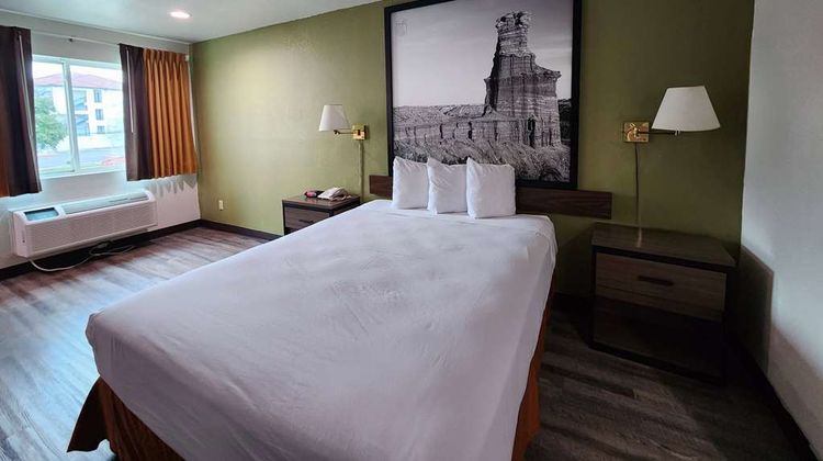 Super 8 Austin North/University Area Room