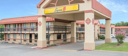 Super 8 Tulsa Exterior