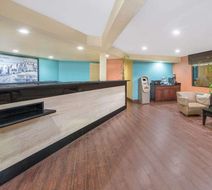 Super 8 Tulsa Lobby
