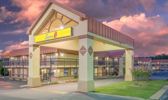 Super 8 Tulsa Exterior