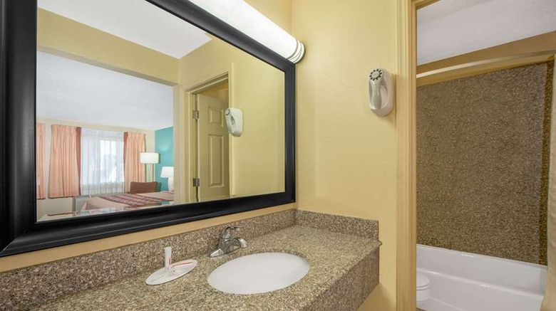 <b>Super 8 Tulsa Room</b>. Images powered by <a href="https://iceportal.shijigroup.com/" title="IcePortal" target="_blank">IcePortal</a>.