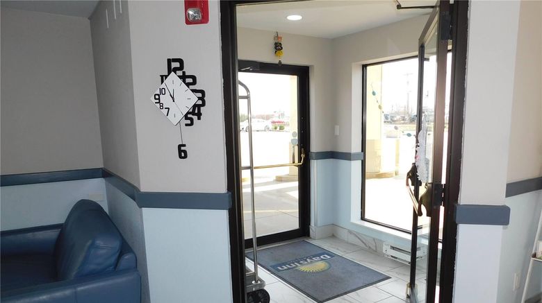 <b>Days Inn Effingham Lobby</b>. Images powered by <a href="https://iceportal.shijigroup.com/" title="IcePortal" target="_blank">IcePortal</a>.