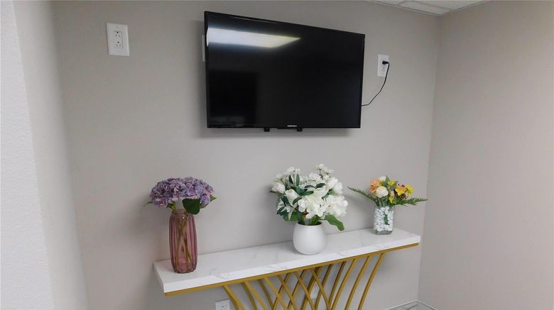 <b>Days Inn Effingham Lobby</b>. Images powered by <a href="https://iceportal.shijigroup.com/" title="IcePortal" target="_blank">IcePortal</a>.